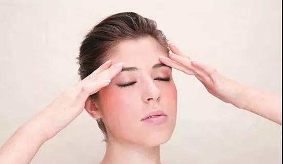 日(rì)常護理(lǐ)眼部的(de)小(xiǎo)妙招！