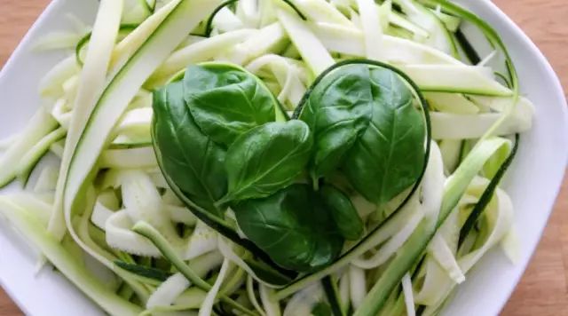 看(kàn)看(kàn)你(nǐ)身(shēn)體(tǐ)裡(lǐ)缺少(shǎo)哪種維生(shēng)素,<a href=demo2.html target=_blank class=infotextkey>加博士</a>教你(nǐ)怎麽補!