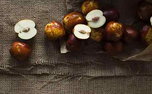 用(yòng)這(zhè)幾種食物(wù)做(zuò)面膜,冬天不(bù)怕幹燥,皮膚水(shuǐ)潤膚色亮(liàng)哦!