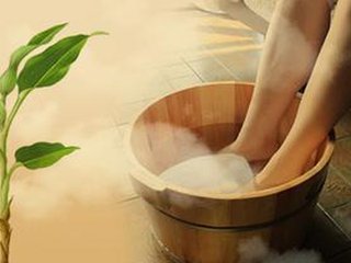 &ldquo;熱(rè)水(shuǐ)泡腳,賽吃(chī)人(rén)參&rdquo;<a href=demo2.html target=_blank class=infotextkey>加博士</a>教你(nǐ)如(rú)何泡腳！